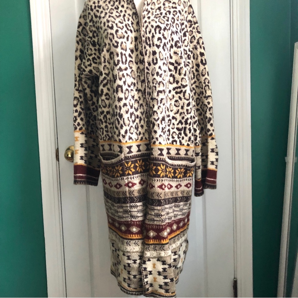 Vertigo Long open cardigan sweater leopard and striped design.size medium